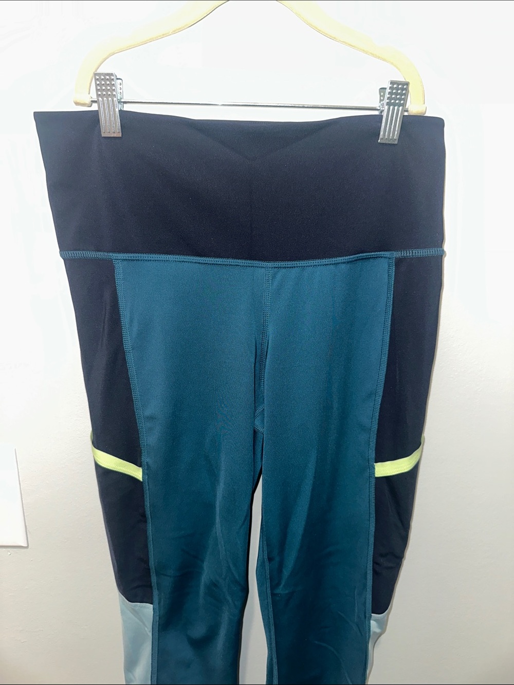 New Balance High-Waist Colorblock Leggings in Teal